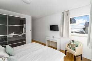 7 Schlafzimmer, Zimmersafe, Bügeleisen/Bügelbrett, Reisekinderbett