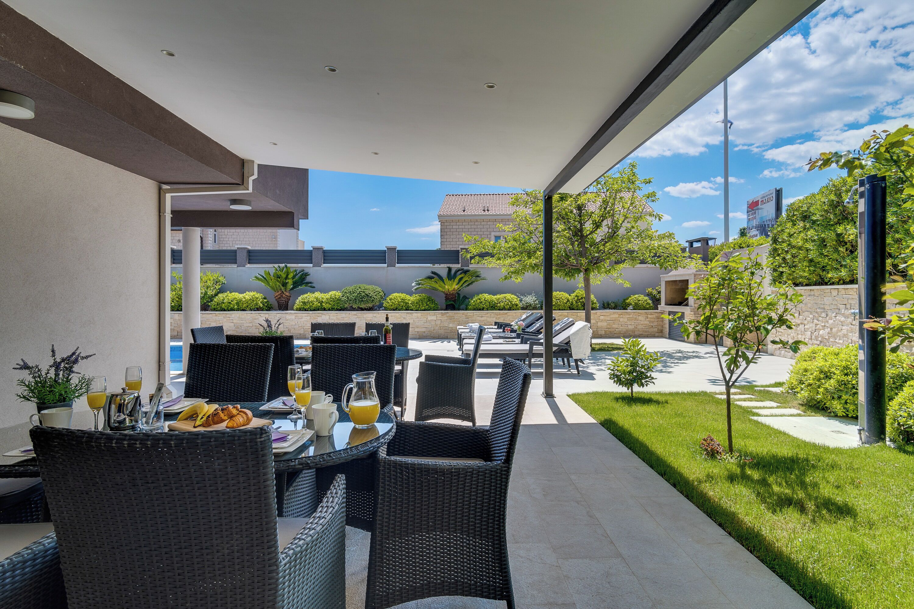 تناول الطعام بالخارج