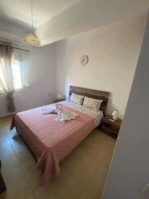 2 habitaciones, tabla de planchar con plancha y wifi gratis 