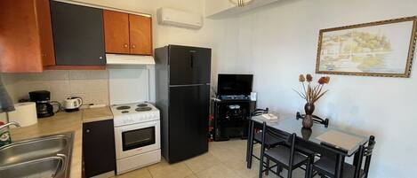 雪櫃、微波爐、焗爐、咖啡機/沖茶器