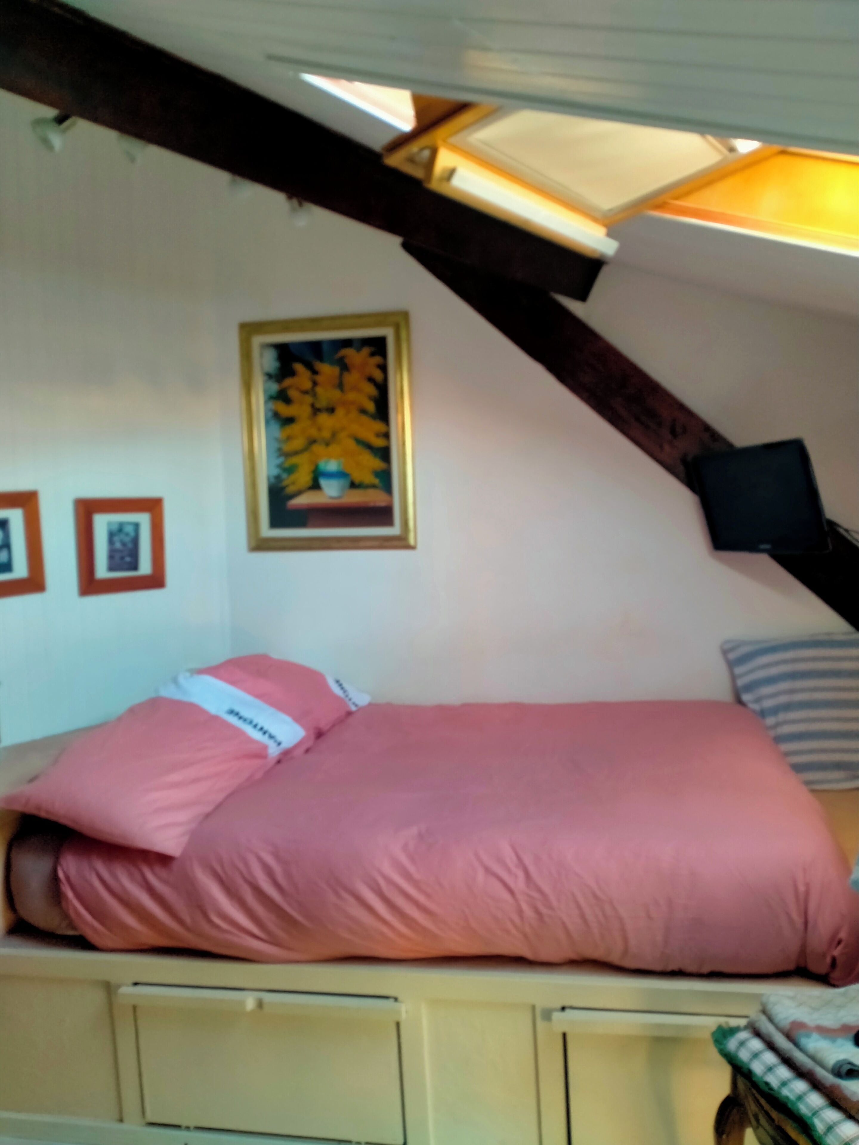 1 chambre, fer et planche à repasser, Wi-Fi gratuit, draps fournis