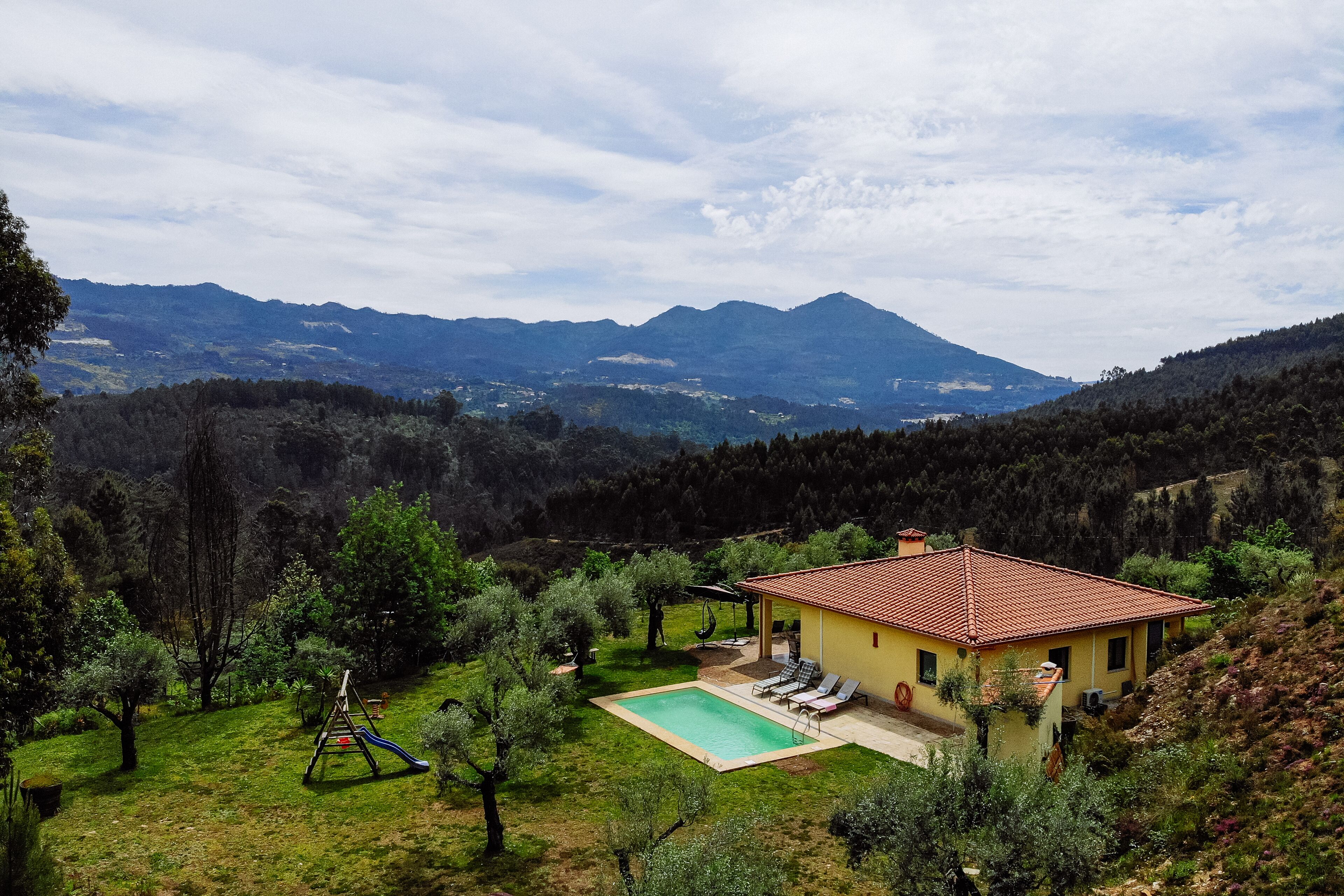 Entire house for 5 people, private pool, pet friendly. All equipped.