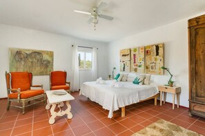 3 bedrooms, desk, iron/ironing board, WiFi