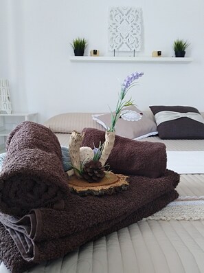 6 bedrooms, soundproofing, iron/ironing board, WiFi