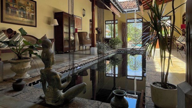 A traditional interior with a stone statue, a small pool, and potted plants. - Premium Colonial Villa with Pool, charming Staff + Beach House (Ambalangoda)