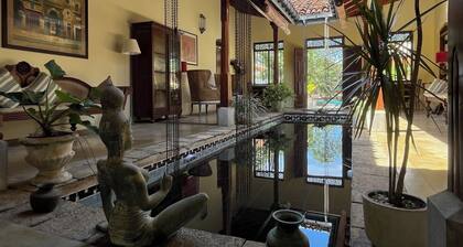 Premium Colonial Villa with Pool, charming Staff + Beach House