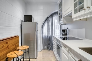 Refrigerador, microondas, horno y lavavajillas