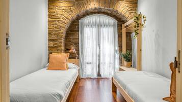 2 chambres, fer et planche à repasser, Wi-Fi gratuit, draps fournis