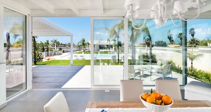 Villa with private pool, 300 metres from beach - DiCasaInSicilia