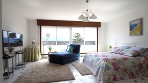 5 habitaciones, tabla de planchar con plancha y ropa de cama 
