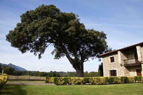 La Piniella Village House for 10 people