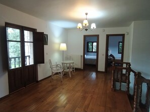 Unclassified image, 4 of 19, button