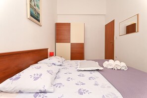 2 habitaciones, tabla de planchar con plancha, wifi y ropa de cama