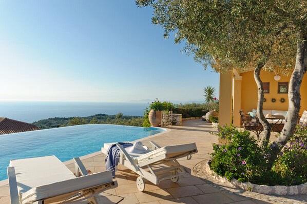 Pool - Grand Villa with Private Pool - with Panoramic View, Art Blue Villas (Lefkada)
