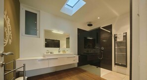 Shower, hair dryer - Villa Madabà - swimming pool, fantastic lake view (Bardolino)