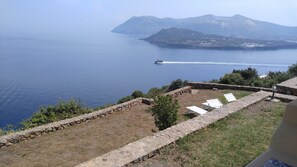 Property grounds - The Almond Tree House (Lipari)
