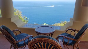 Property grounds - The Almond Tree House (Lipari)