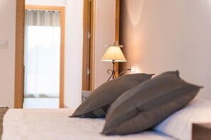 7 bedrooms, iron/ironing board, free WiFi, bed sheets