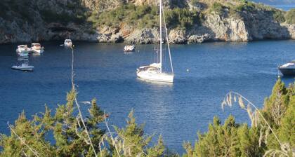 RENT LUXURY Sailingboat in GREECE, CYCLADES & DODECANESE, with skipper & CHEF