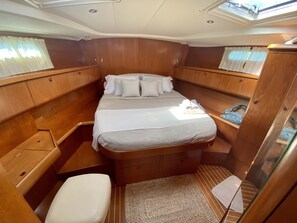 4 bedrooms, desk, iron/ironing board, free WiFi