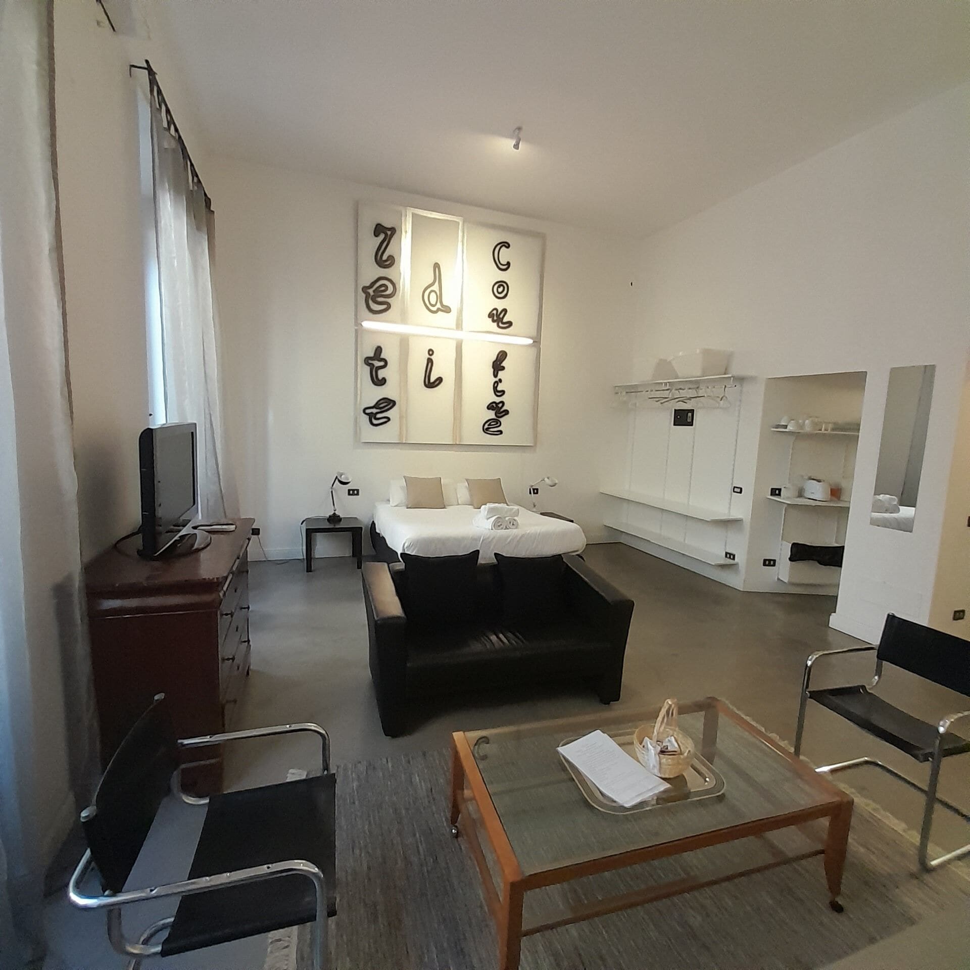 3 bedrooms, in-room safe, desk, iron/ironing board