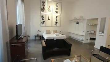 3 bedrooms, in-room safe, desk, iron/ironing board