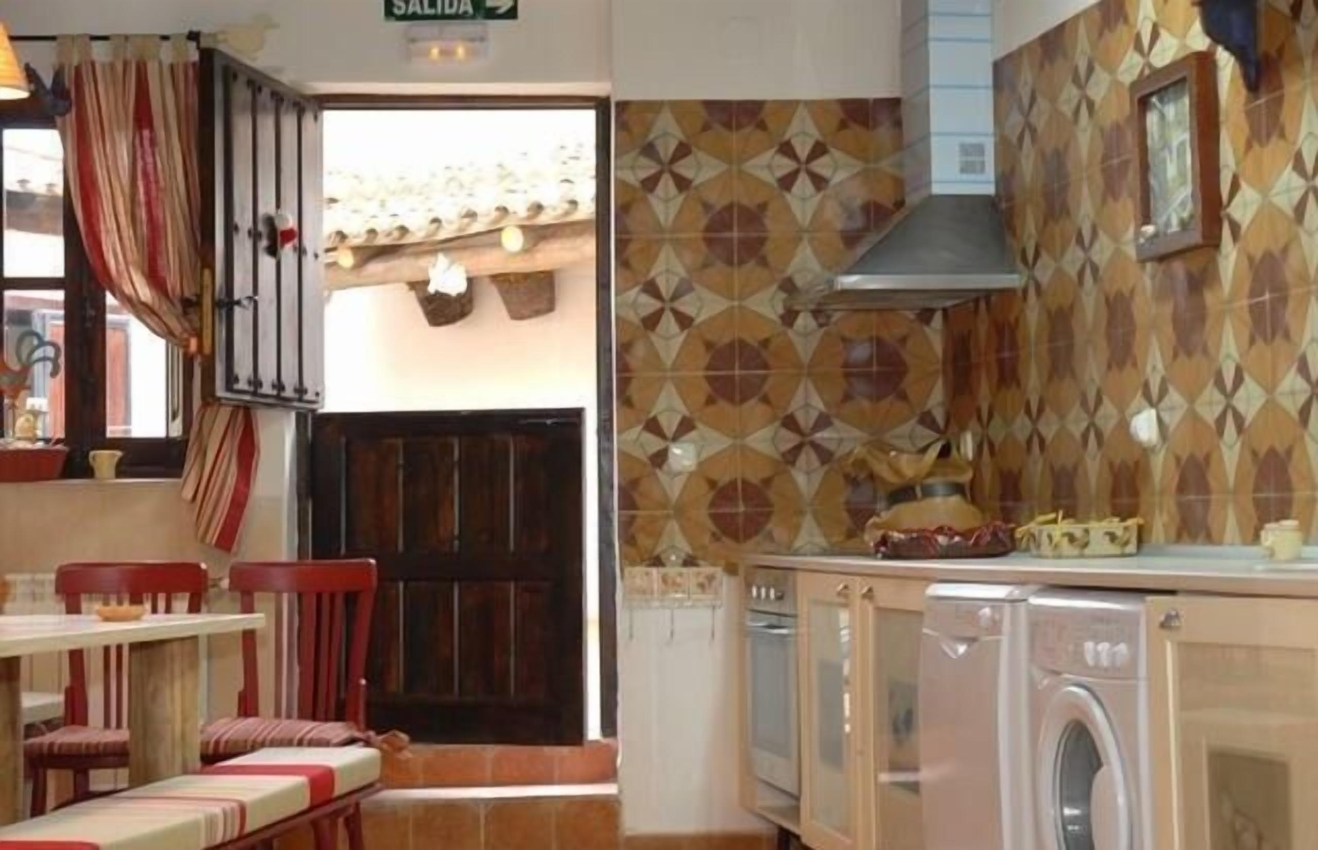 Self catering Lindos Huespedes for 8 people