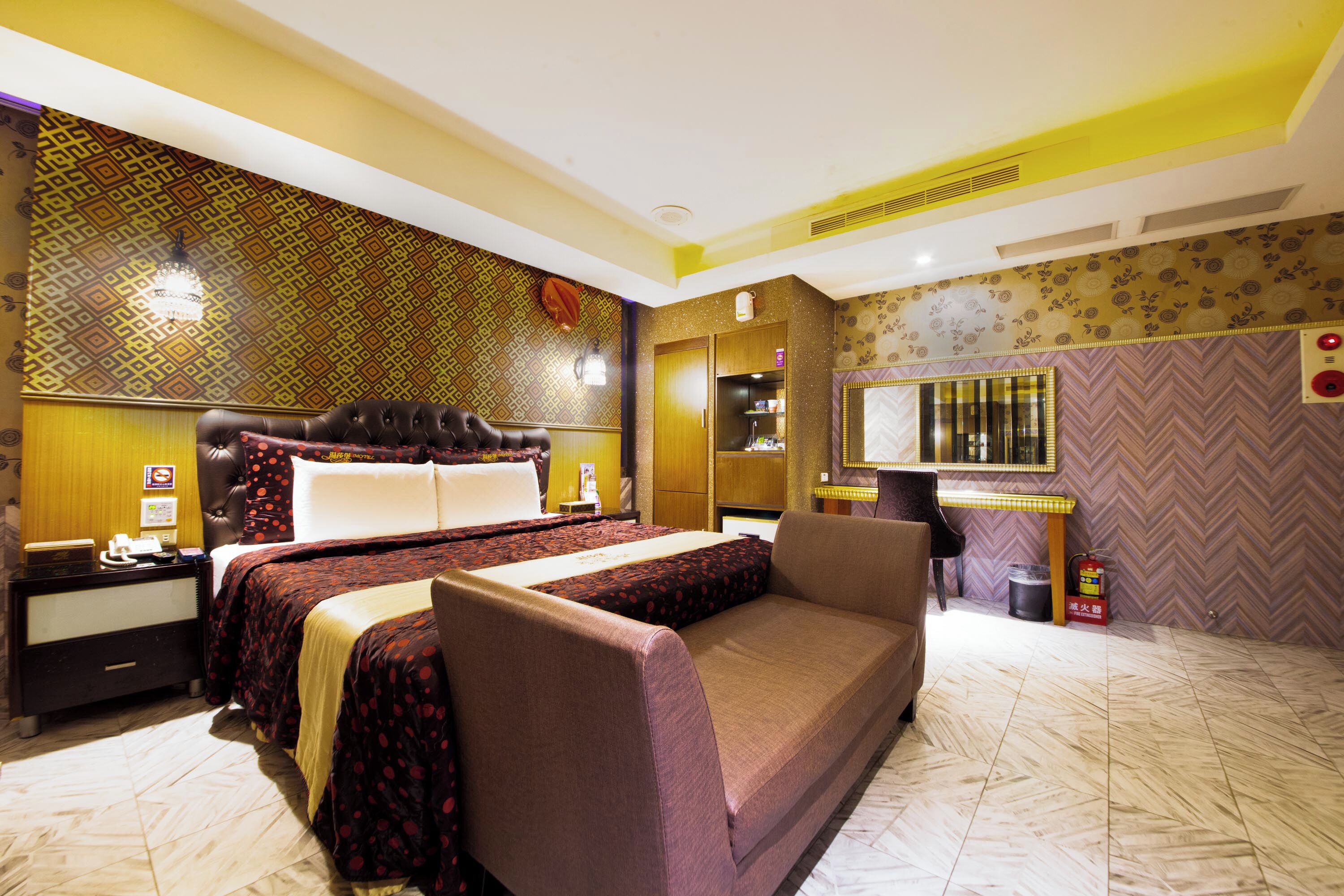 design room | hypo-allergenic bedding, minibar, individually furnished, desk