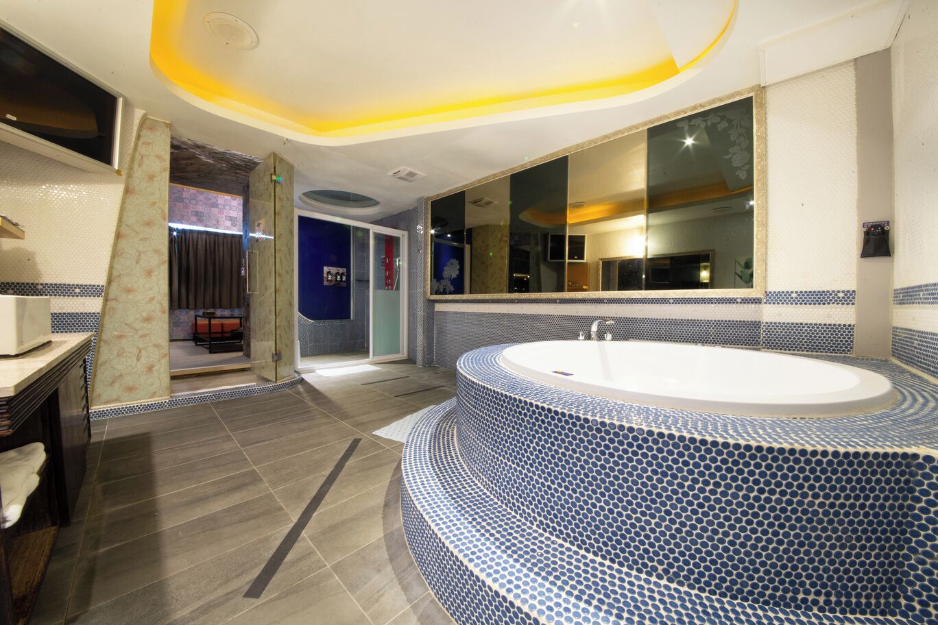 premium room, 1 king bed, non smoking | bathroom | separate bathtub and shower, jetted bath, hydromassage showerhead