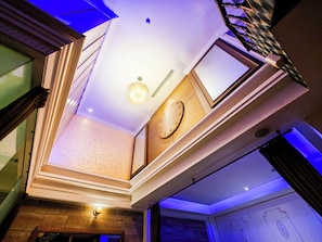 Premium Room, 1 King Bed, Non Smoking | Hypo-allergenic bedding, minibar, individually furnished, desk
