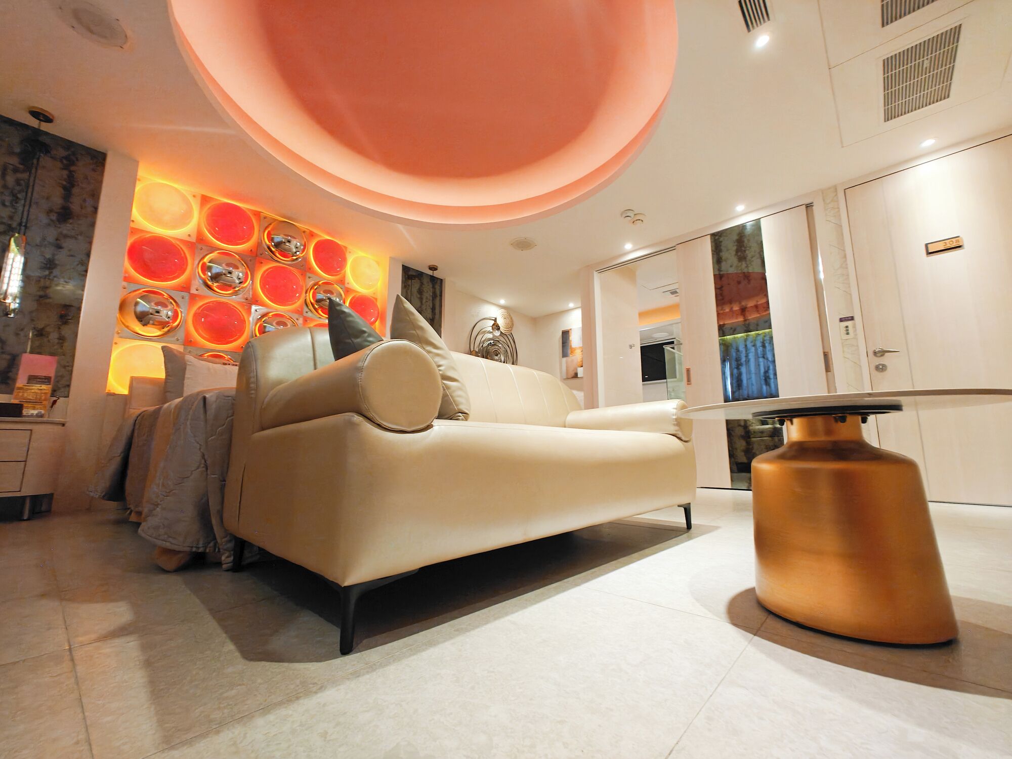 design room | hypo-allergenic bedding, minibar, individually furnished, desk