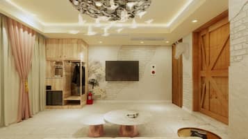 Romantic Room, 1 King Bed, Non Smoking | Hypo-allergenic bedding, minibar, individually furnished, desk