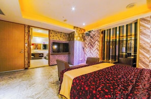 Design Room | Hypo-allergenic bedding, minibar, individually furnished, desk