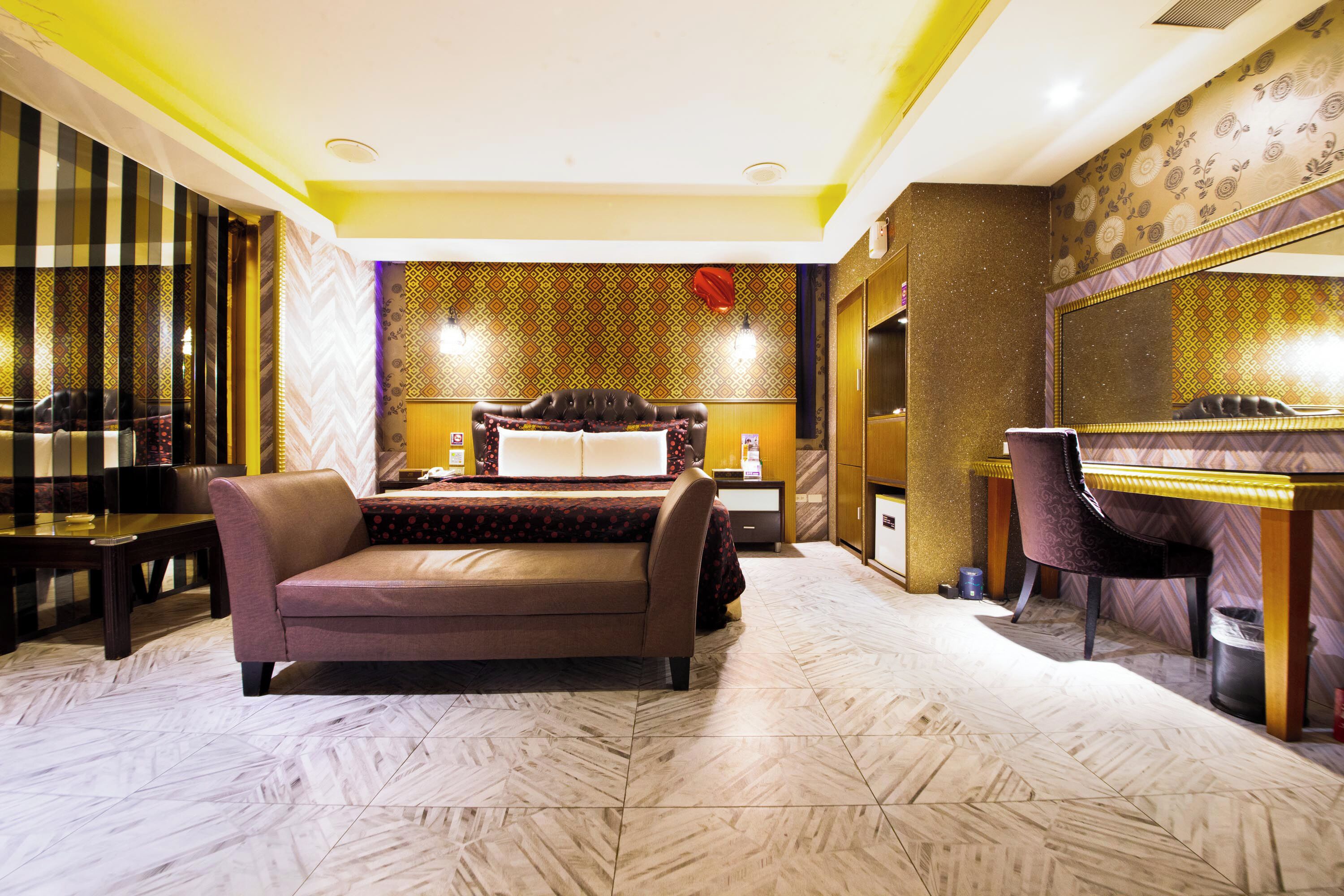 design room | hypo-allergenic bedding, minibar, individually furnished, desk