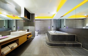 Quarto design | Banheiro | Banheira e chuveiro separados, banheira de hidromassagem