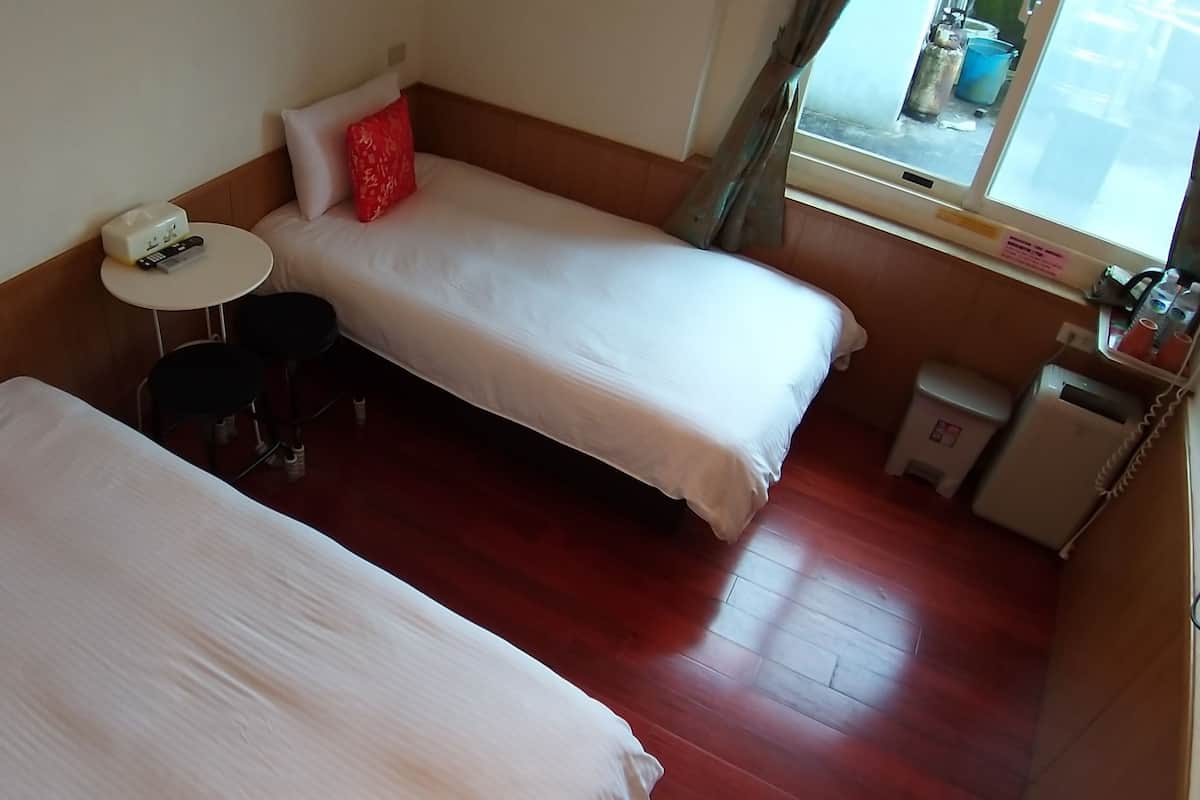 頂樓和室B雙人房- 恕不接待八歲以下兒童入住 | 办公桌、遮光窗帘、免费 WiFi、床单
