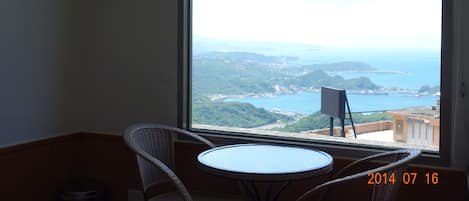 Desk, blackout curtains, free WiFi, bed sheets