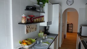 Fridge, microwave, oven, stovetop - Your Home @ ROME near TRASTEVERE (Roma)