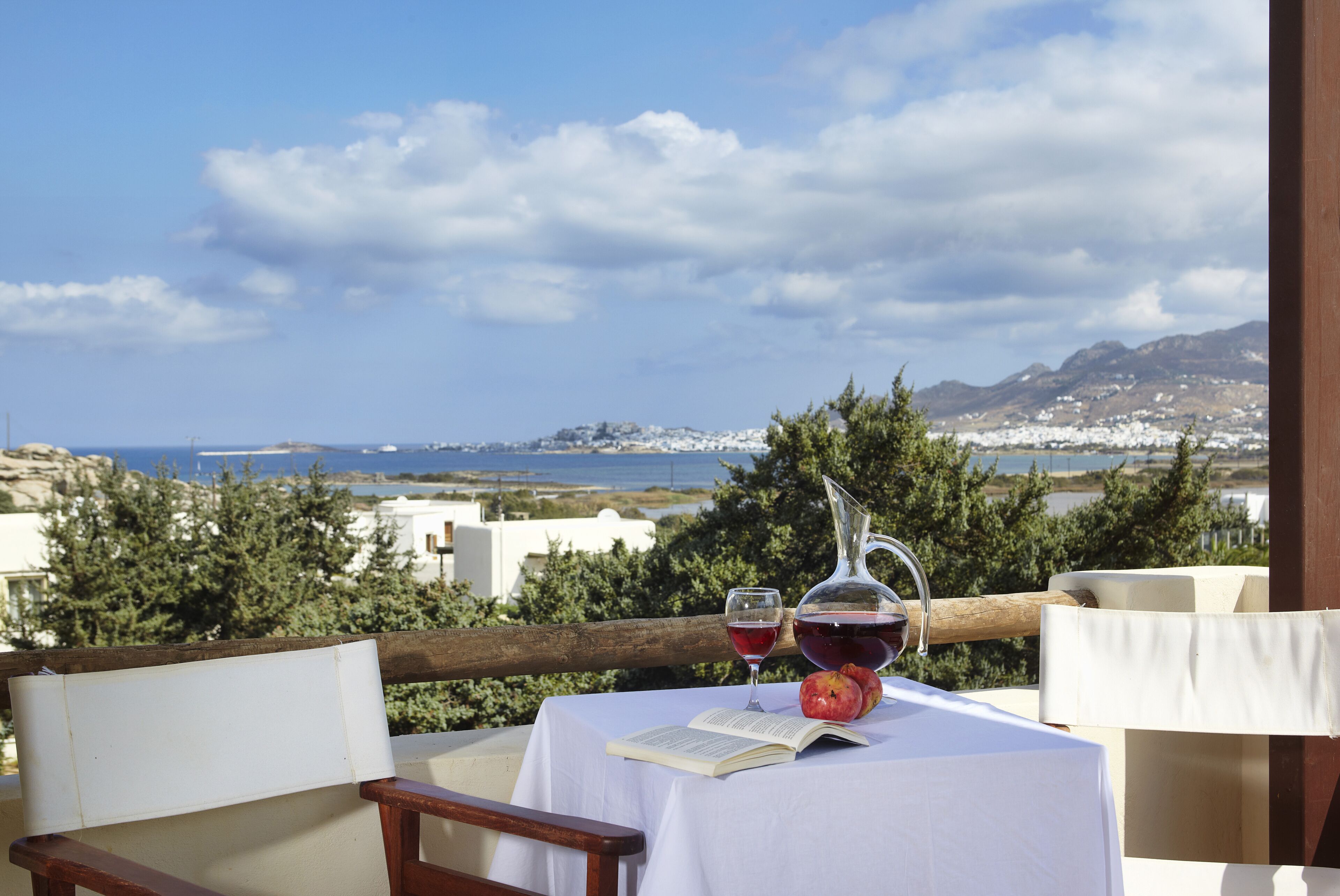 Three bedroom villa with 2.5 bathrooms, sea view, private hot tub, breakfast