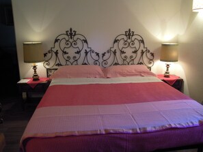 1 dormitori, wifi gratuïta i roba de llit