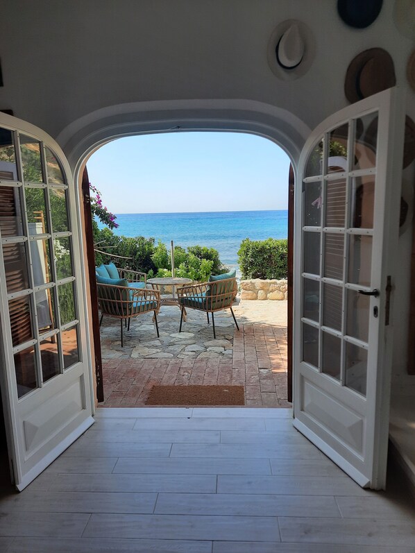 Interior - Far from stress directly on the beach. (monte argentario)