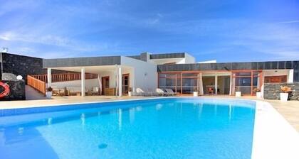 Villa and Annex with Heated Pool and Incredible Ocean Views