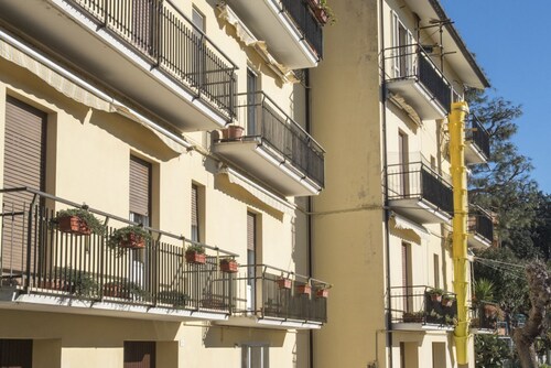 S034 - Sirolo, tastefully furnished four-room apartment in the center