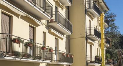 S034 - Sirolo, tastefully furnished four-room apartment in the center