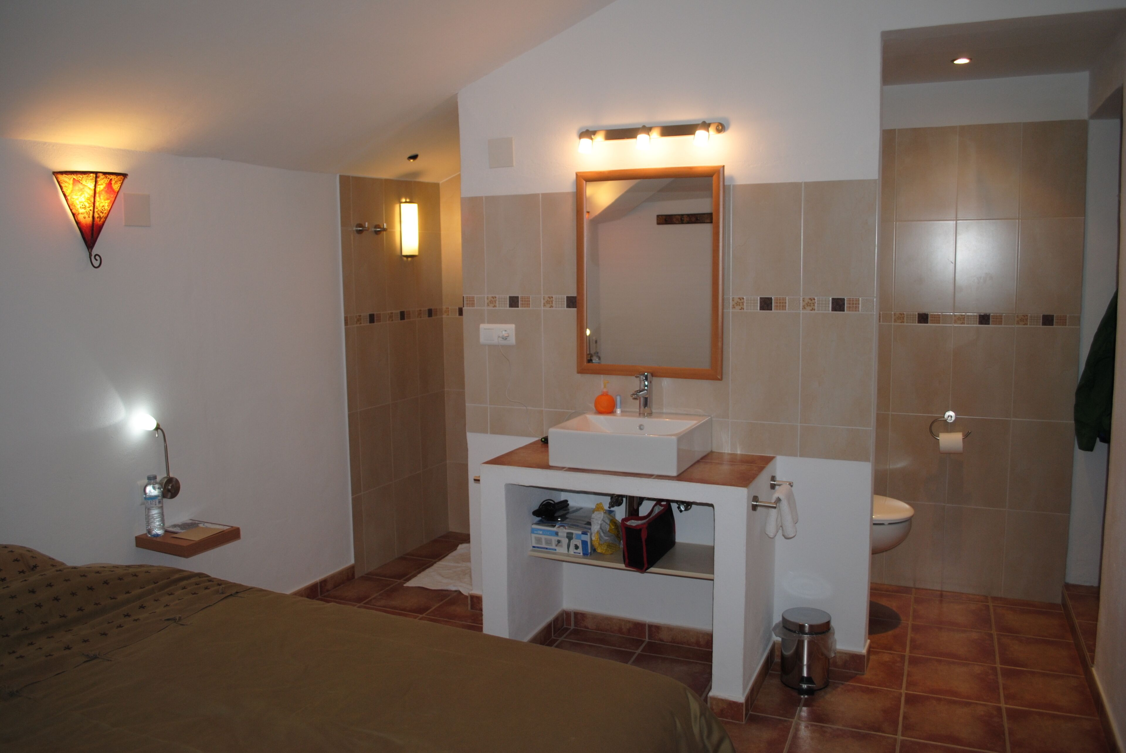 6 slaapkamers, een strijkplank/strijkijzer, wifi, beddengoed