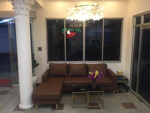Lobby sitting area - Cuu Kim Son Hotel (Ho Chi Minh City)