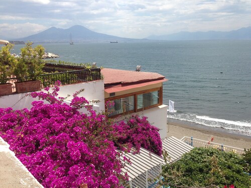 Exclusive apartment for couples or families in the center of Naples