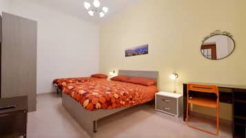 2 bedrooms, desk, iron/ironing board, free WiFi