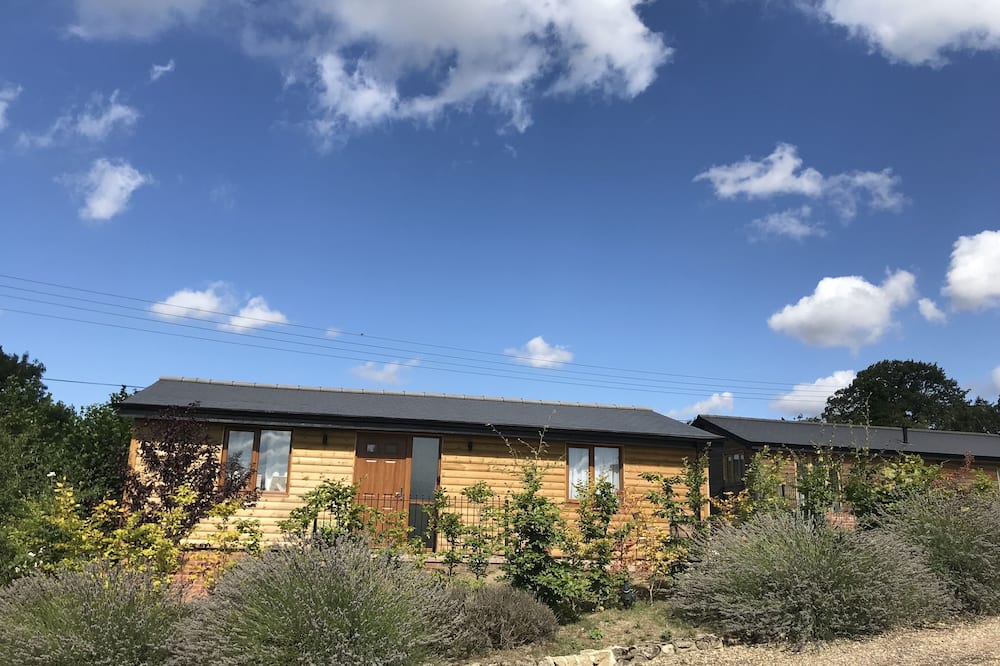 Keepers Retreat two bedroom log cabin situated on a working farm in Kent.