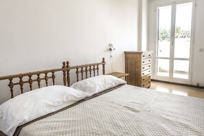4 bedrooms, bed sheets - M051 - Marcelli, villa with garden 200 meters from the sea (Marcelli)